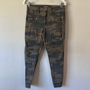 Design Lab Lord & Taylor Women CAMO Green Jeans size 29 or 2/4 NWOT